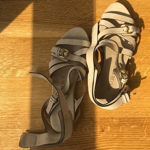Burberry Flat Leather Buckle Sandals - Beige IT 39